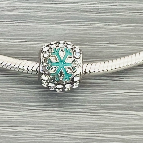Silver plated blue enamel & paved clear crystal SNOW FLAKE ❄️ bracelet charm - Picture 2 of 6
